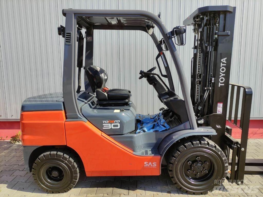 Toyota 52-8FDF30 Diesel Trucker