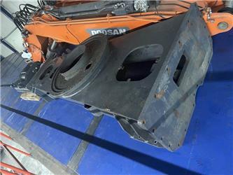 Doosan DX190W chassis