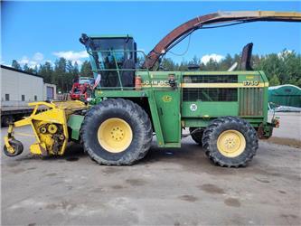 John Deere 6750