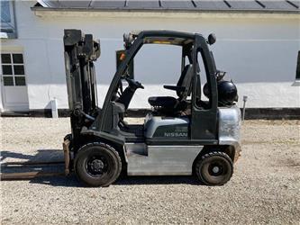 Nissan FG 25