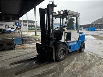 Mitsubishi FD40 Truck.