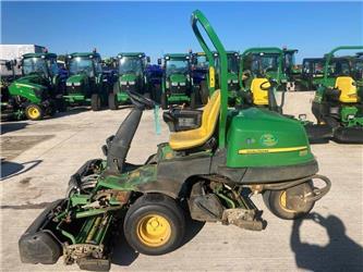 John Deere 2500B Greens triple mower