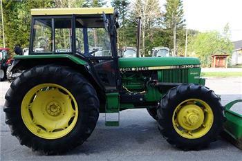 John Deere 3140
