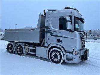 Scania R520A6x4NB kombibil med svingskive og dumperkasse,