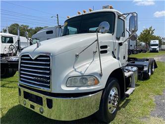 Mack CXU613
