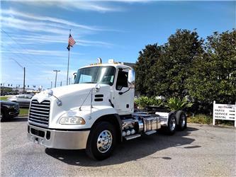 Mack CXU613