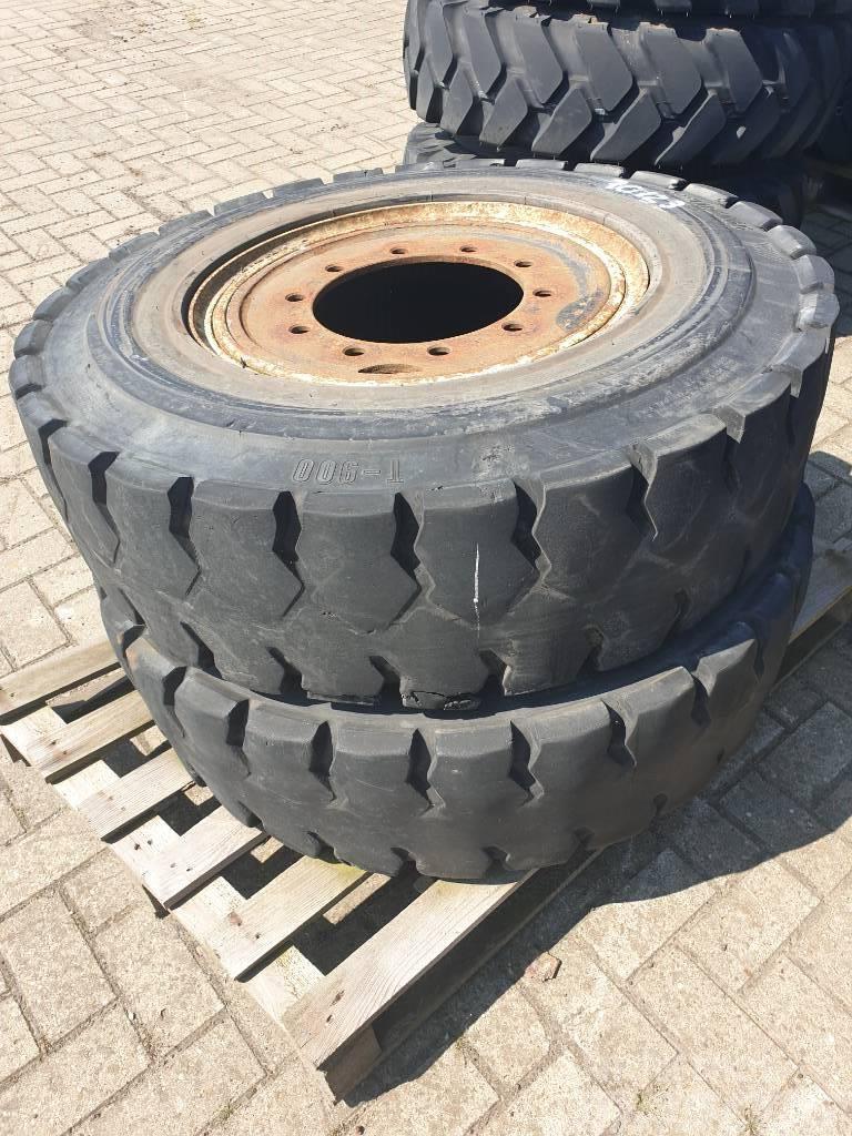  2x tires and rims 12.00-20 Dekk, hjul og felger