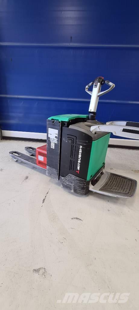 Mitsubishi PBV20N Lavtløftende truck med platform