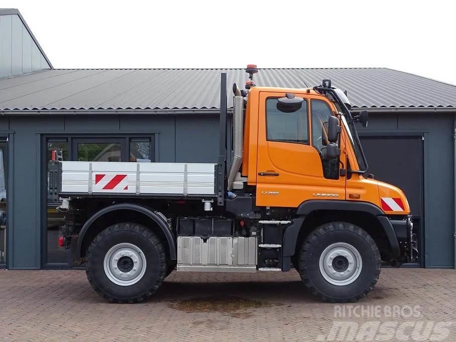 Unimog U218 4X4 3 ZITS LANDBOUW VOERTUIG REGISTRATIE Traktorer