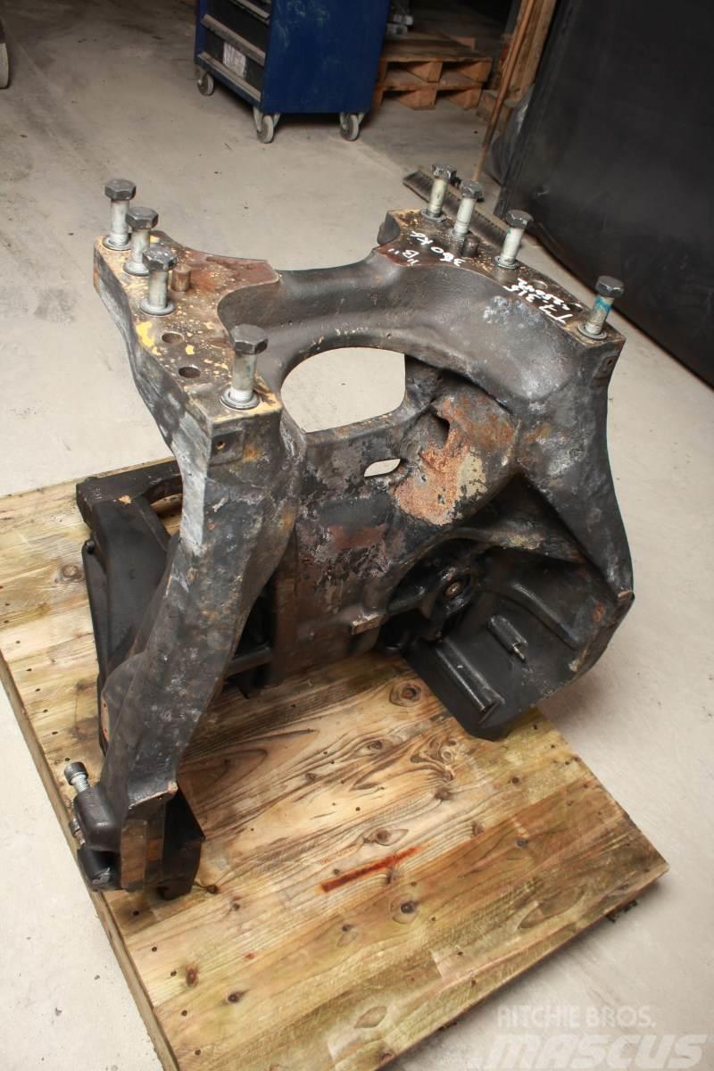 New Holland T7.315 Front axle support Chassis og understell