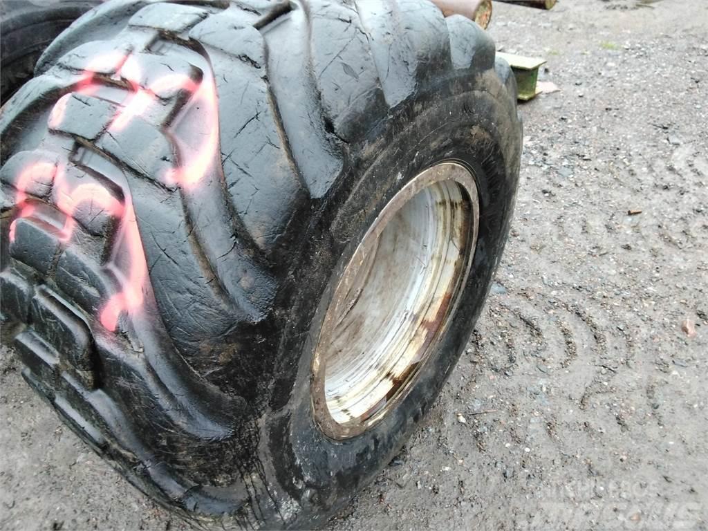 Nokian FKF2 800x26.5 Tyres, wheels and rims