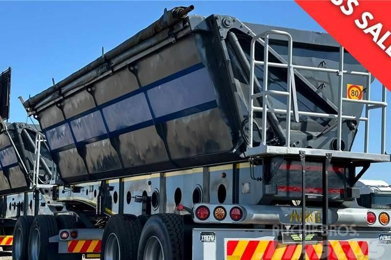 Afrit MAY MADNESS SALE: 2017 AFRIT 40M3 SIDE TIPPER Andre hengere
