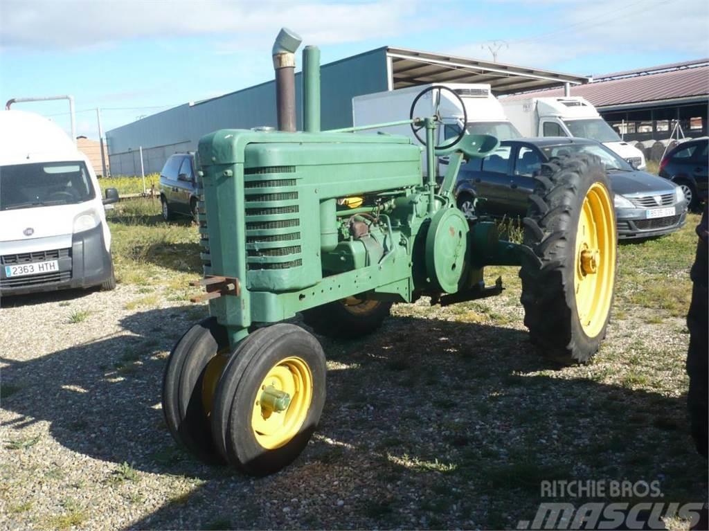 John Deere B Traktorer