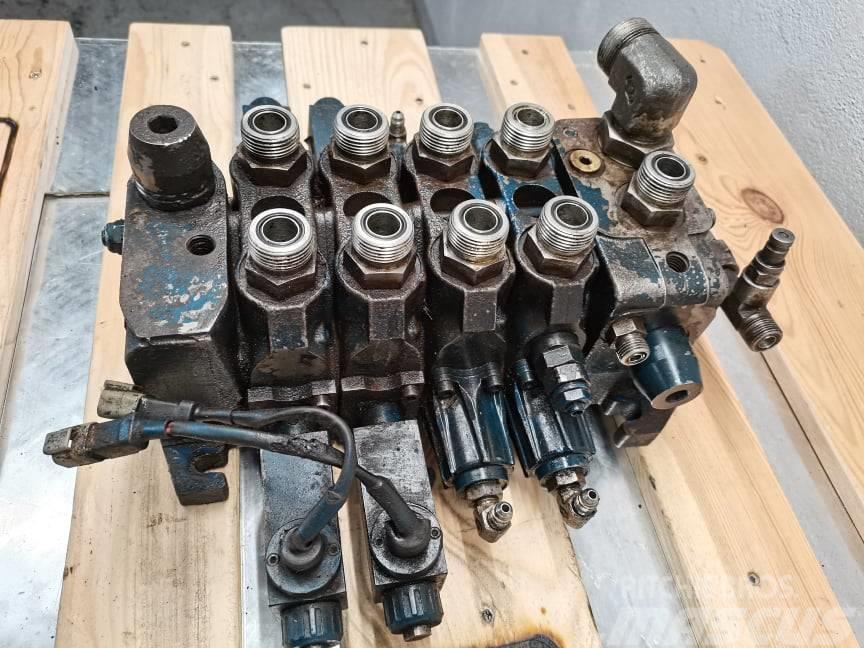 New Holland LM 5060 {hydraulic valves Rexroth ASX01} Hydraulikk