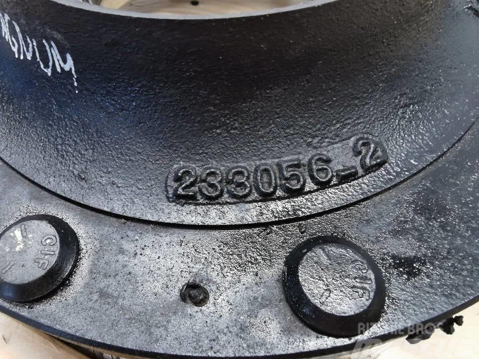 CASE MX 230 Magnum {Dana front wheel hub Dekk, hjul og felger