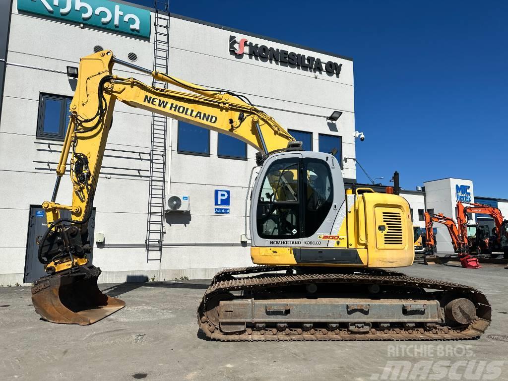 New Holland E 200 SR PYÖRITTÄJÄ PIHDEILLÄ Crawler excavators