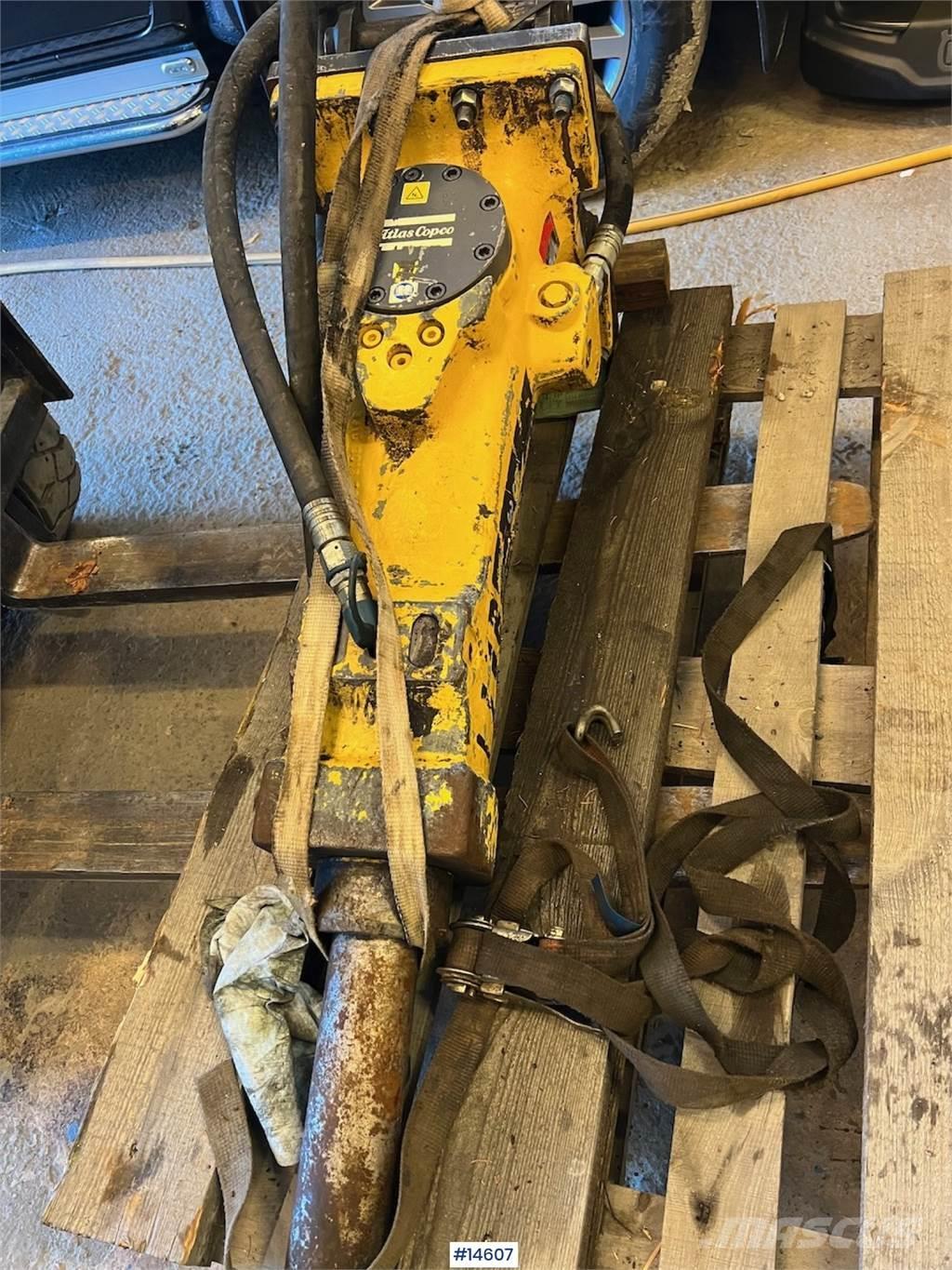 Atlas Copco SB302 Pick hammer w/ S40 attachment. Andre komponenter