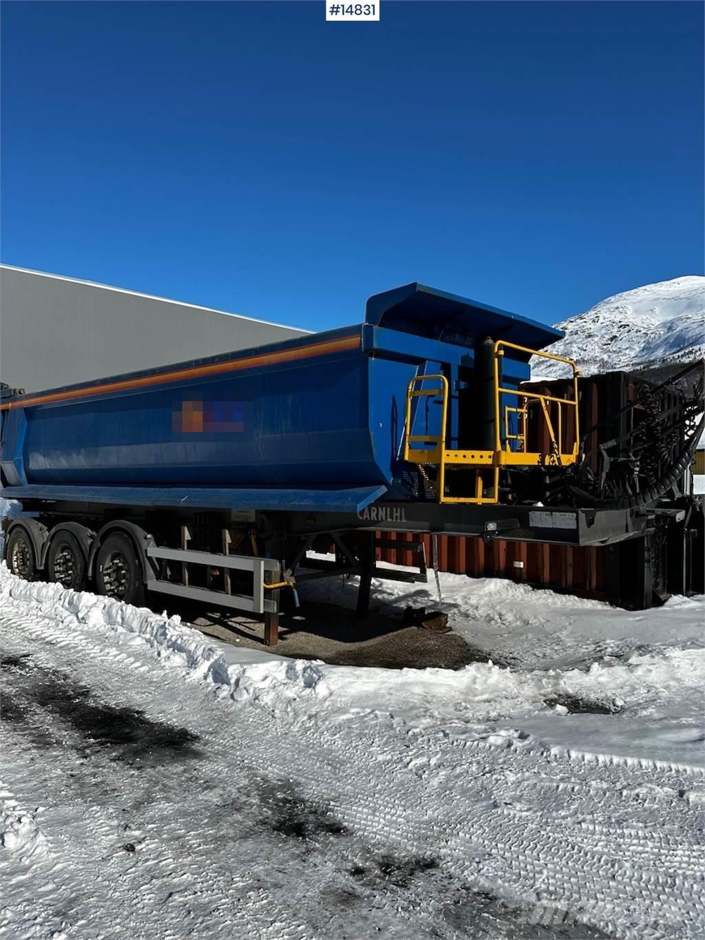 Carnehl 3 axle tipper semi w/ new wear steel. Andre semitrailere