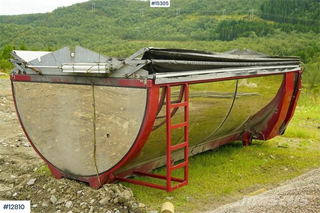 Istrail asphalt tub w/ chapel and guillotine hatch Andre komponenter
