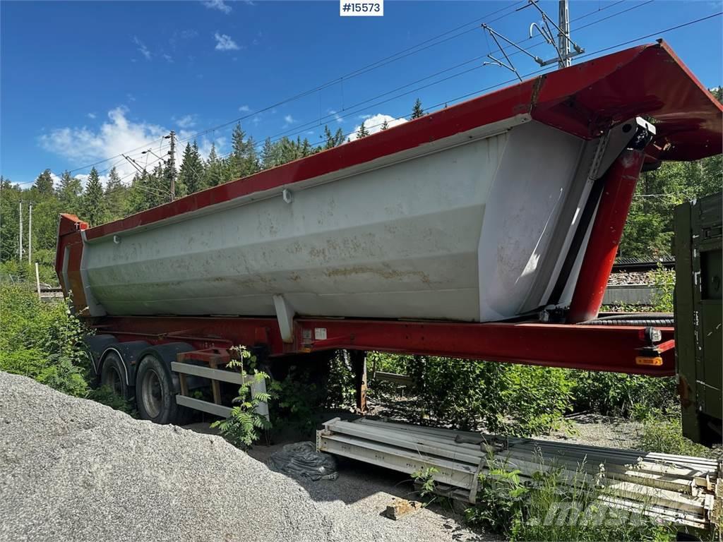 Istrail Tippsemi w/ sliding axles. Tippsemi