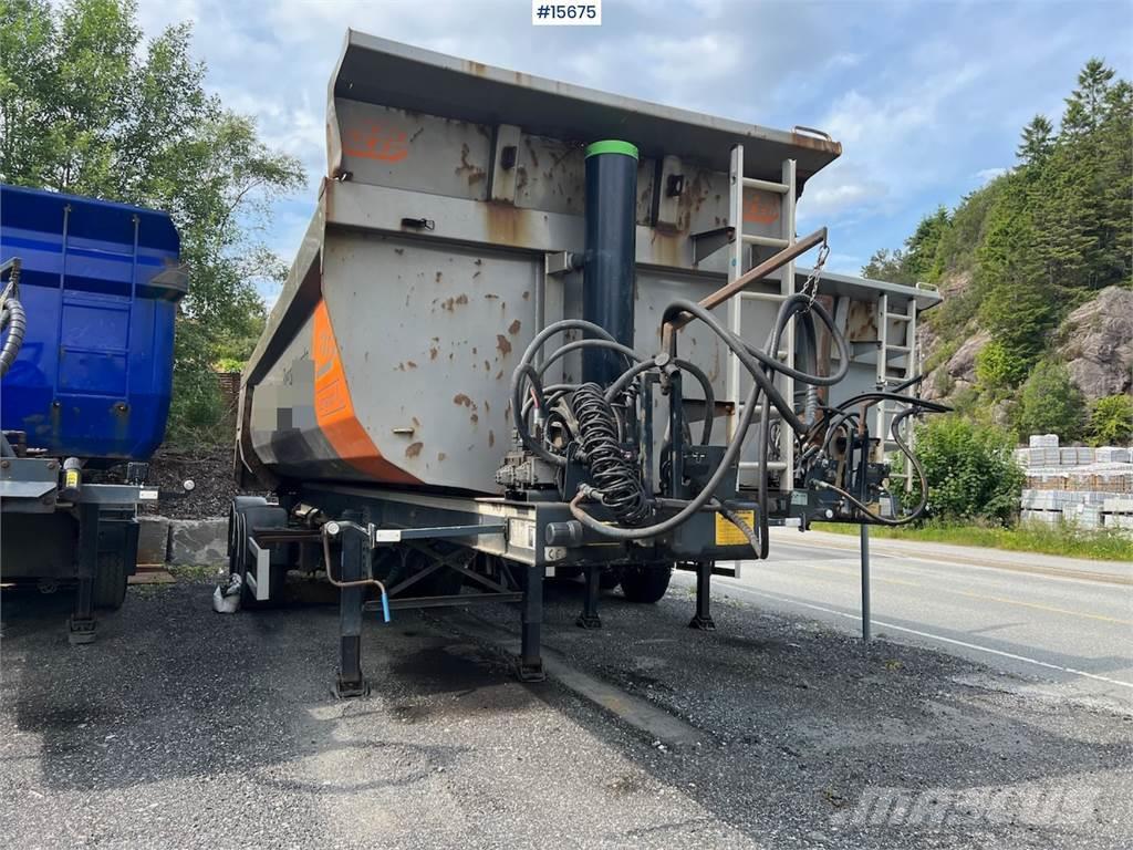  Lagendorf 3 axle tipper semi w/ push axles. Andre semitrailere