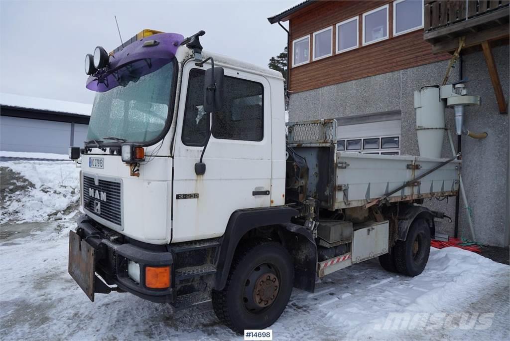 MAN 13.232 FA 4x4 crane truck w/ HIAB 5 T/M & tipper Kranbil