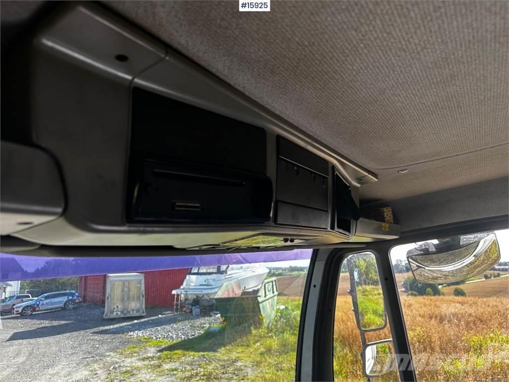 MAN LE 15.220 Box truck w/ fridge/freezer unit. Low km Skapbiler