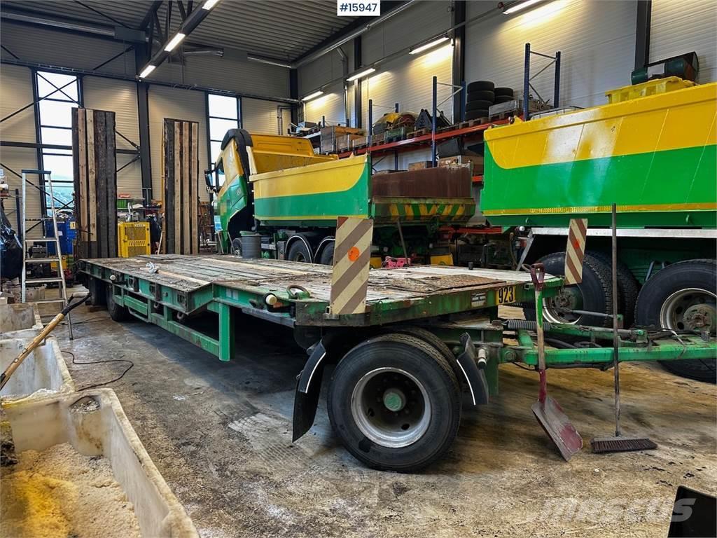 Renders Machine tow w/ hydraulic Drivebridges. Andre hengere