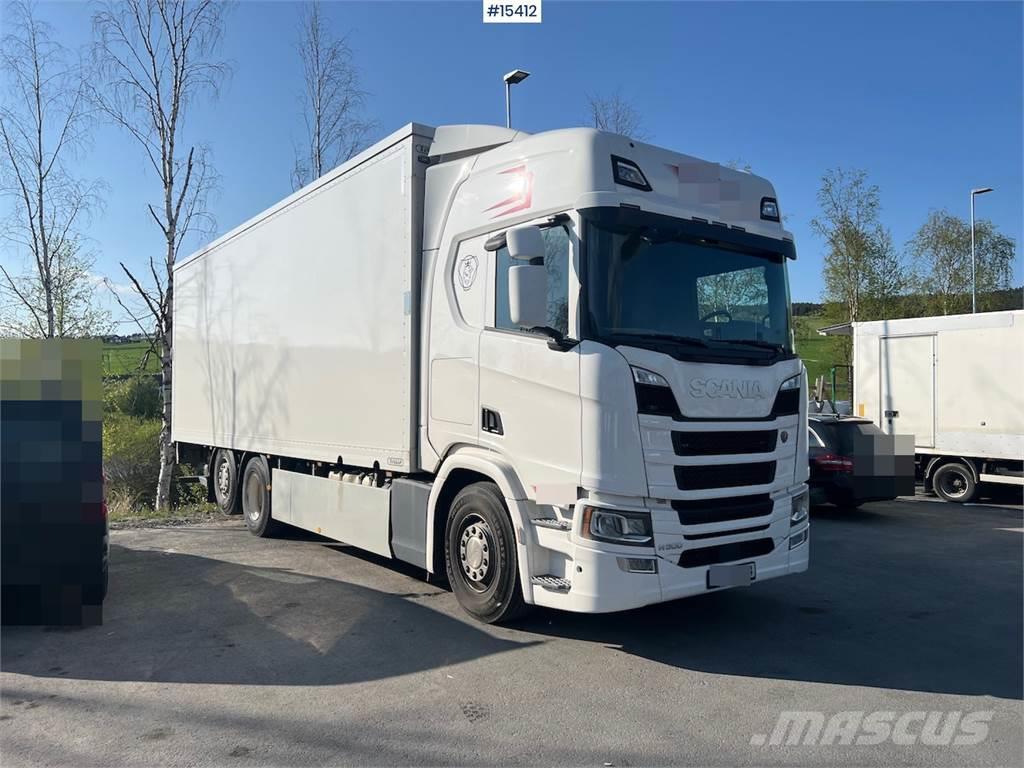 Scania R500 6x2 box truck w/ 11 t/m Hiab crane Skapbiler