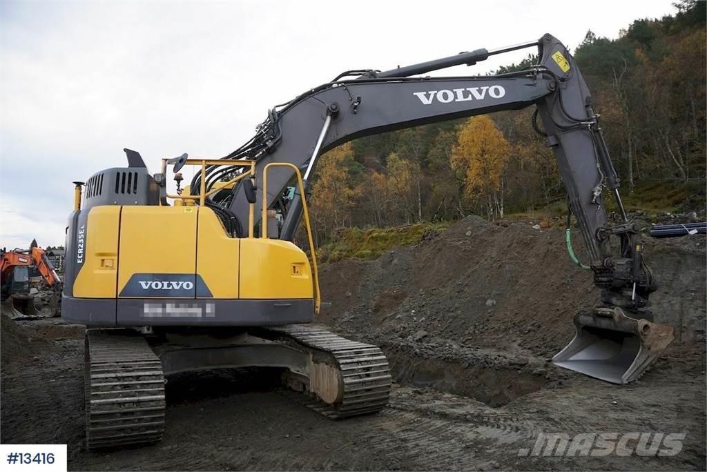 Volvo ECR235 Tracked excavator w/ Rototilt and 1 bucket Beltegraver