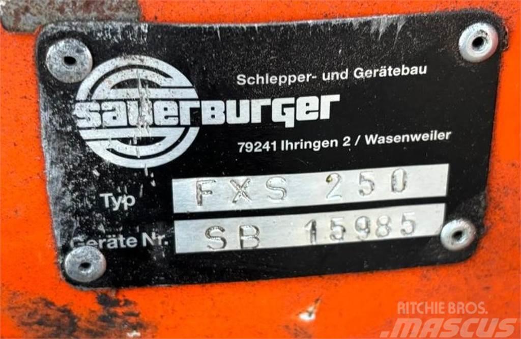 Sauerburger FXS 250, Silageschneidschaufel, 1.100 Silouttaksutstyr