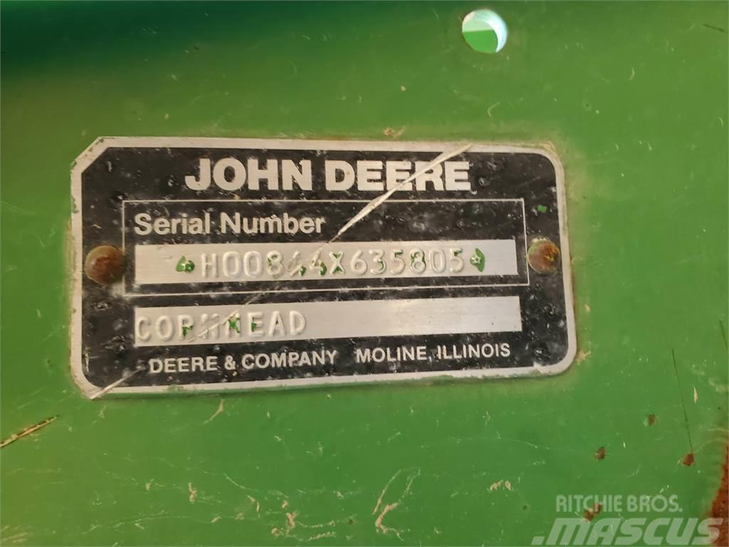 John Deere 844 Skurtreskere
