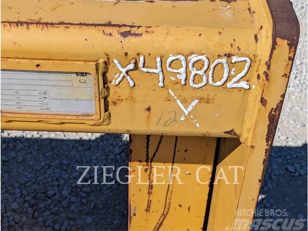 CAT 953 TRACK TYPE LOADER FORK PIN ON 72 Pallegafler