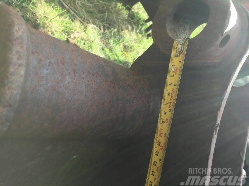  Excavator Digging Bucket 45 mm pins - £350 - Gatwi Andre komponenter