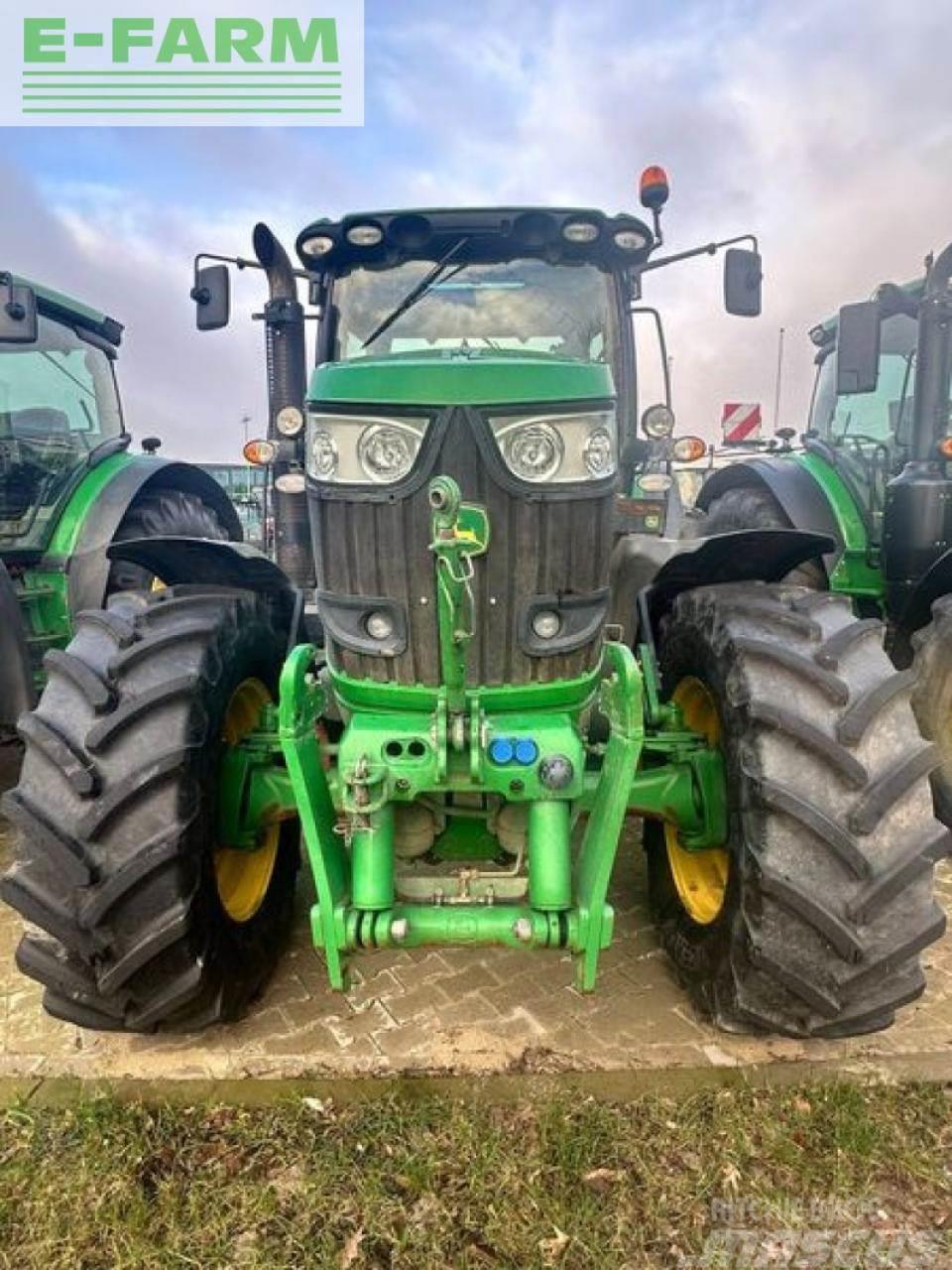 John Deere 6210 r Traktorer