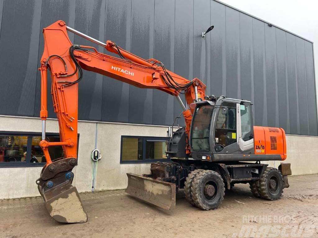 Hitachi ZX 190 W-3  --  outriggers and blade Hjulgravere