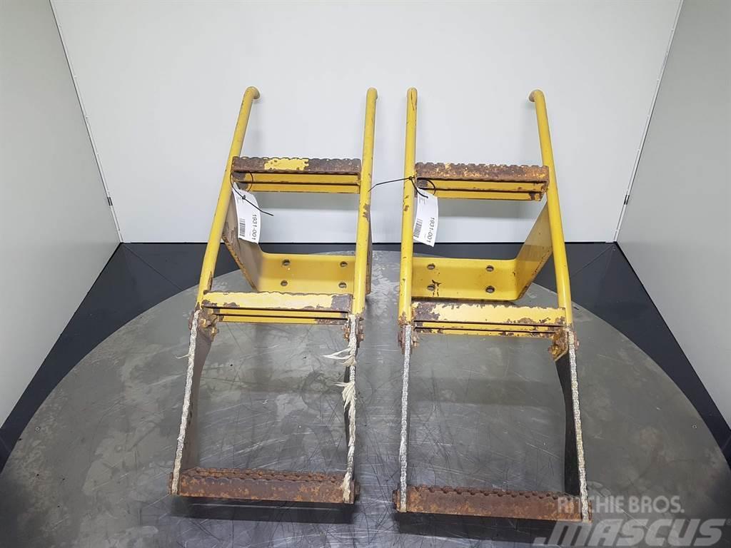 CAT 928 G - Stair panel/Trittstufe/Traptrede L+R Chassis og understell