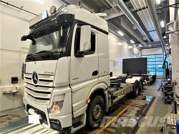 Mercedes-Benz Actros 2551 Andre lastebiler