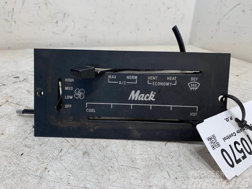 Mack CV713 Lys - Elektronikk