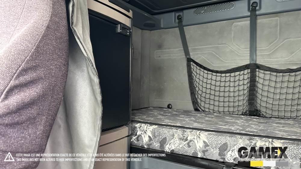 Freightliner CASCADIA HIGHWAY / SLEEPER TRUCK / TRACTOR, 2013, StPaul