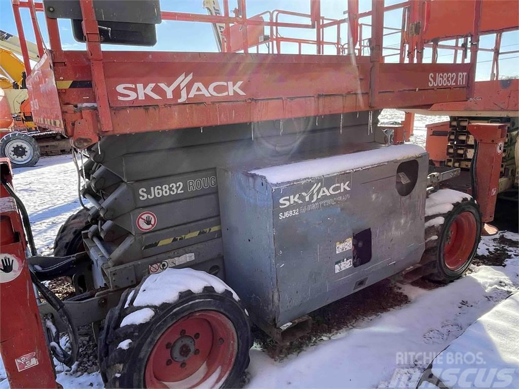 SkyJack SJ6832RT Sakselifter