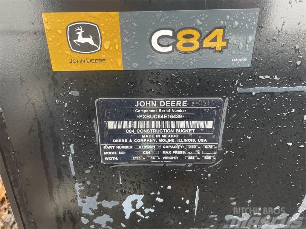 John Deere C84 Annet