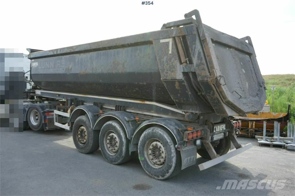 Carnehl Tippsemi with adjustable axles. Tippsemi