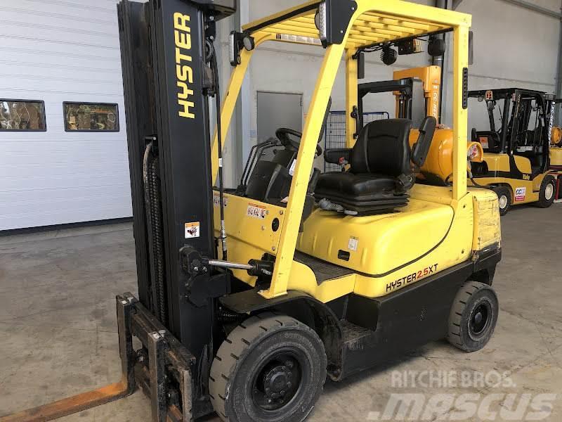 Hyster H2.5XT LPG trucks