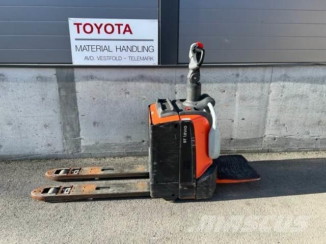 Toyota LPE200 Lavtløftende truck med platform