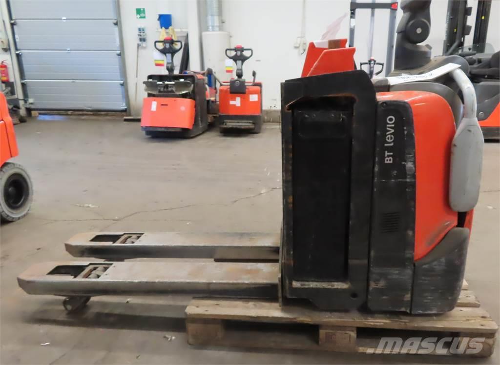 Toyota LPE200 Lavtløftende truck med platform