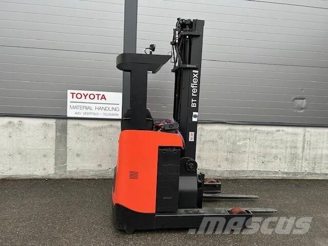 Toyota RRE120B Skyvemasttruck