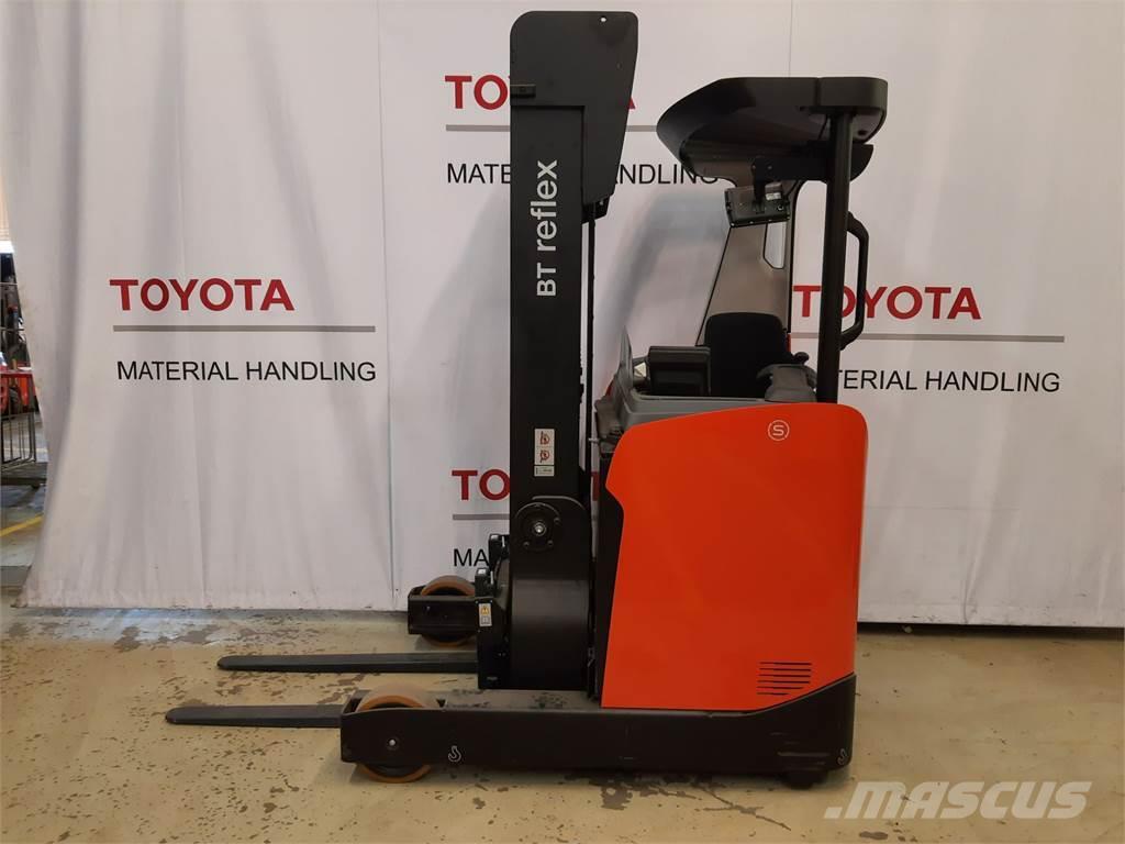 Toyota RRE140H Skyvemasttruck