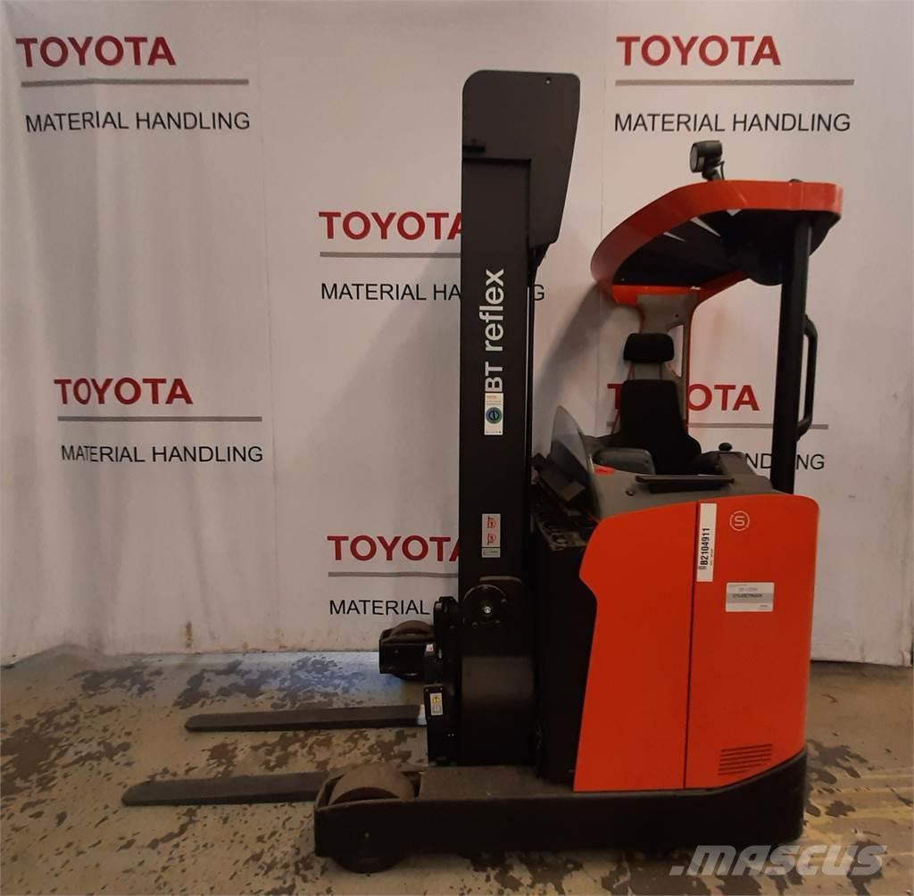 Toyota RRE140HE Skyvemasttruck