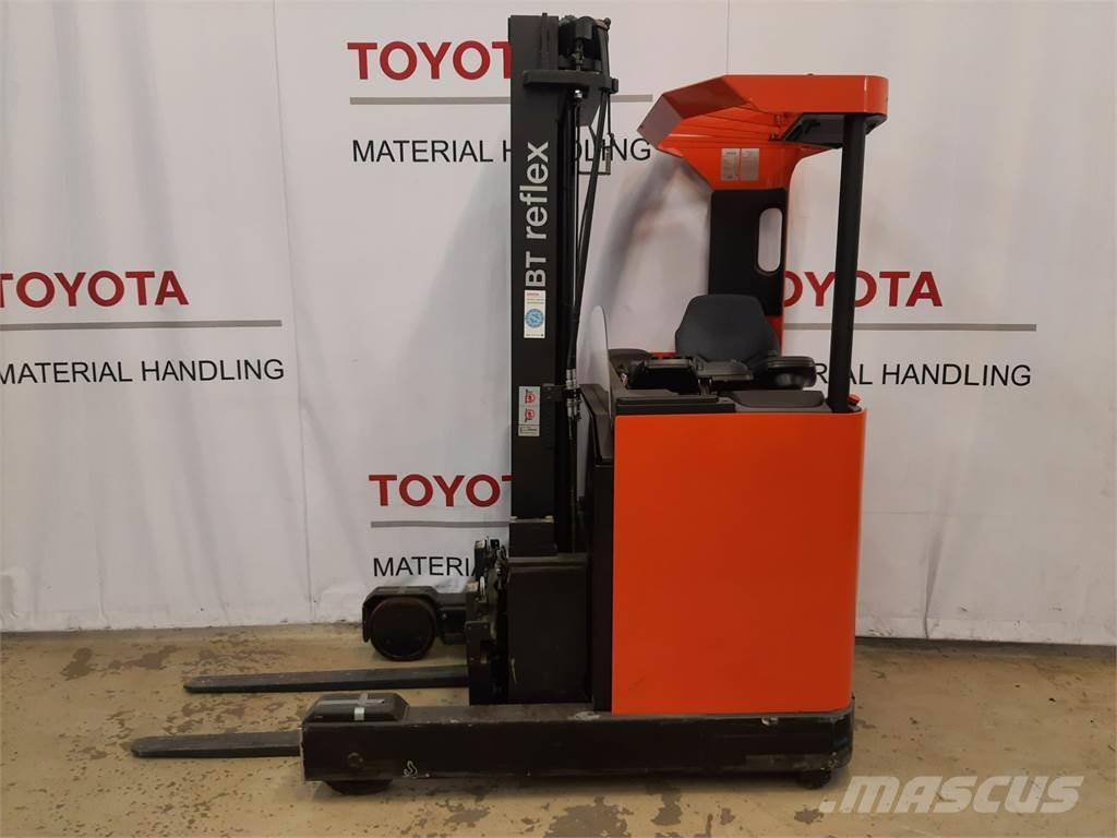 Toyota RRE140M Skyvemasttruck
